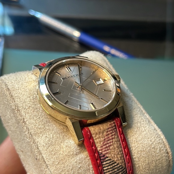 Women’s Burberry Checkstrap Gold Watch - Picture 4 of 6